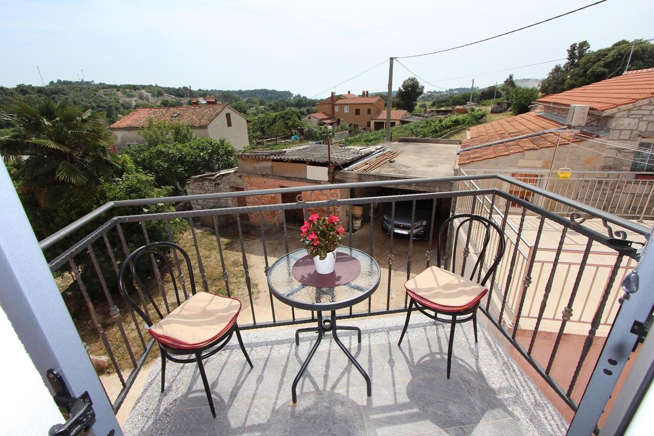 Apartma Mondelaco