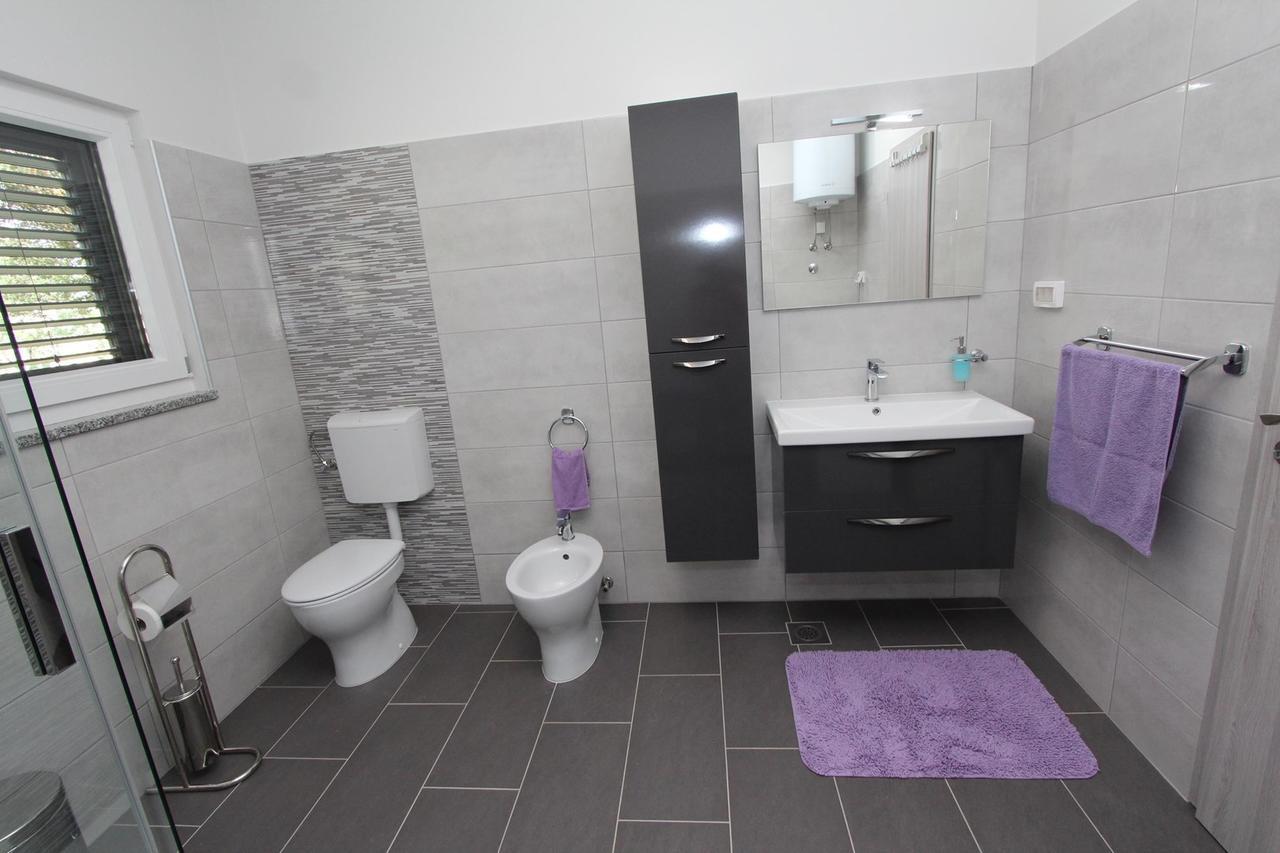 Apartma Mondelaco